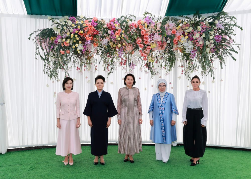 Peng Liyuan, activități comune cu soțiile liderilor OCS