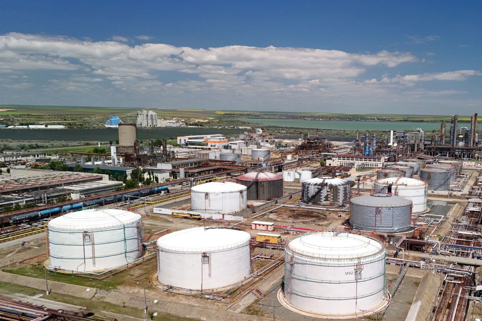 Investiții strategice în modernizarea și extinderea capacității de stocare a rafinăriei Petromidia