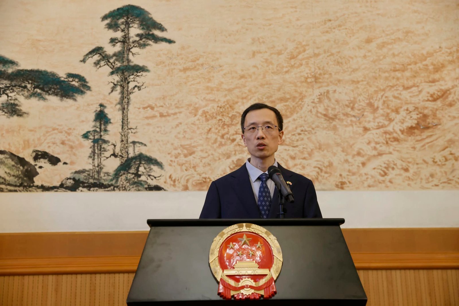 Ambasadorul Republicii Populare Chineze în România, E.S. Chen Feng: Suntem gata să lucrăm împreună cu partea română pentru consolidarea încrederii politice reciproce, extinderea cooperării pragmatice și intensificarea schimburilor prietenești