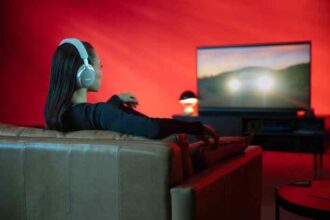 Cum alegi un sistem home cinema pentru living- sunet bun, confort și experiență de cinema acasă