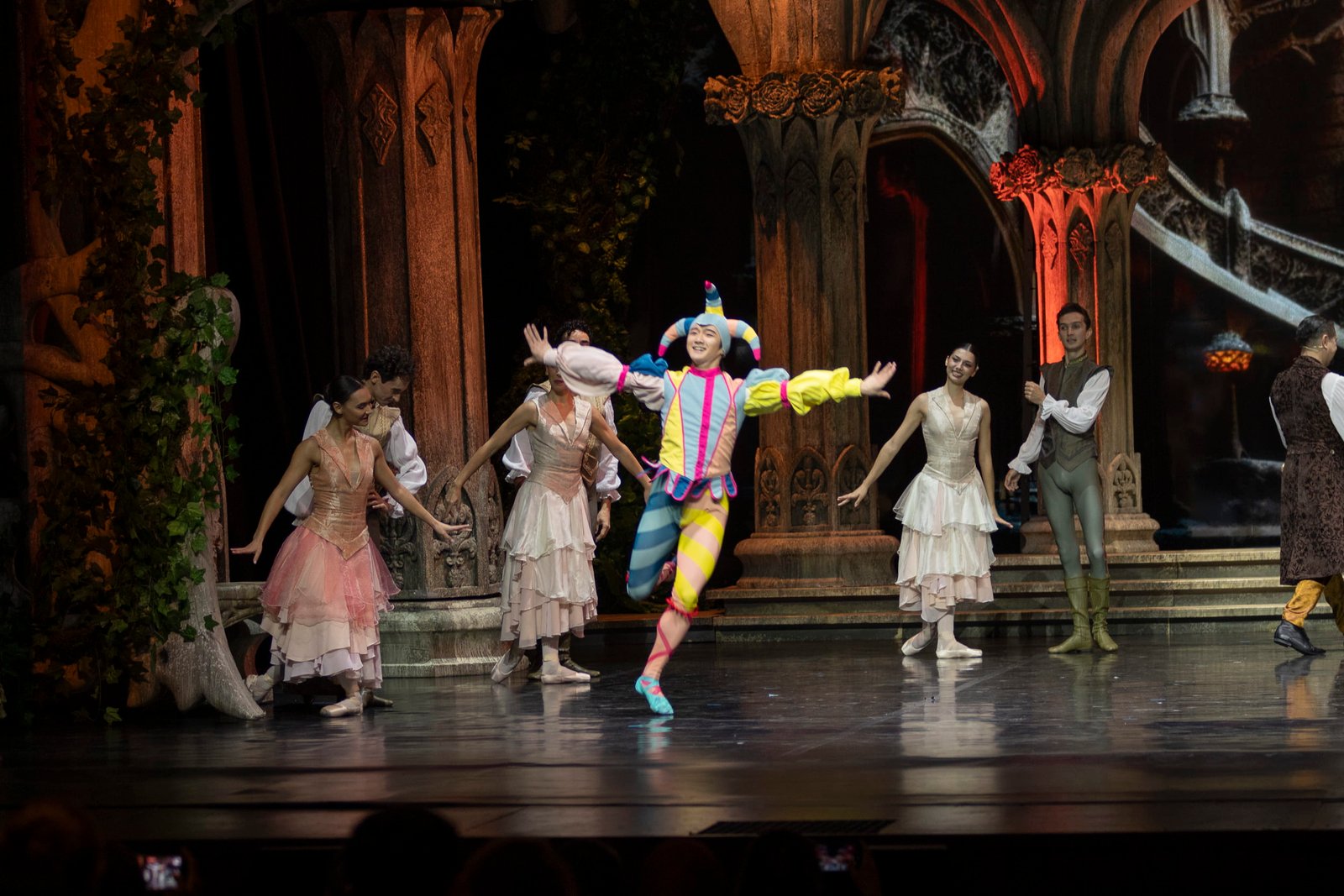 „Dansul pașilor de catifea”, festivalul care aduce incluziunea și diversitatea pe scena Operei Comice pentru Copii