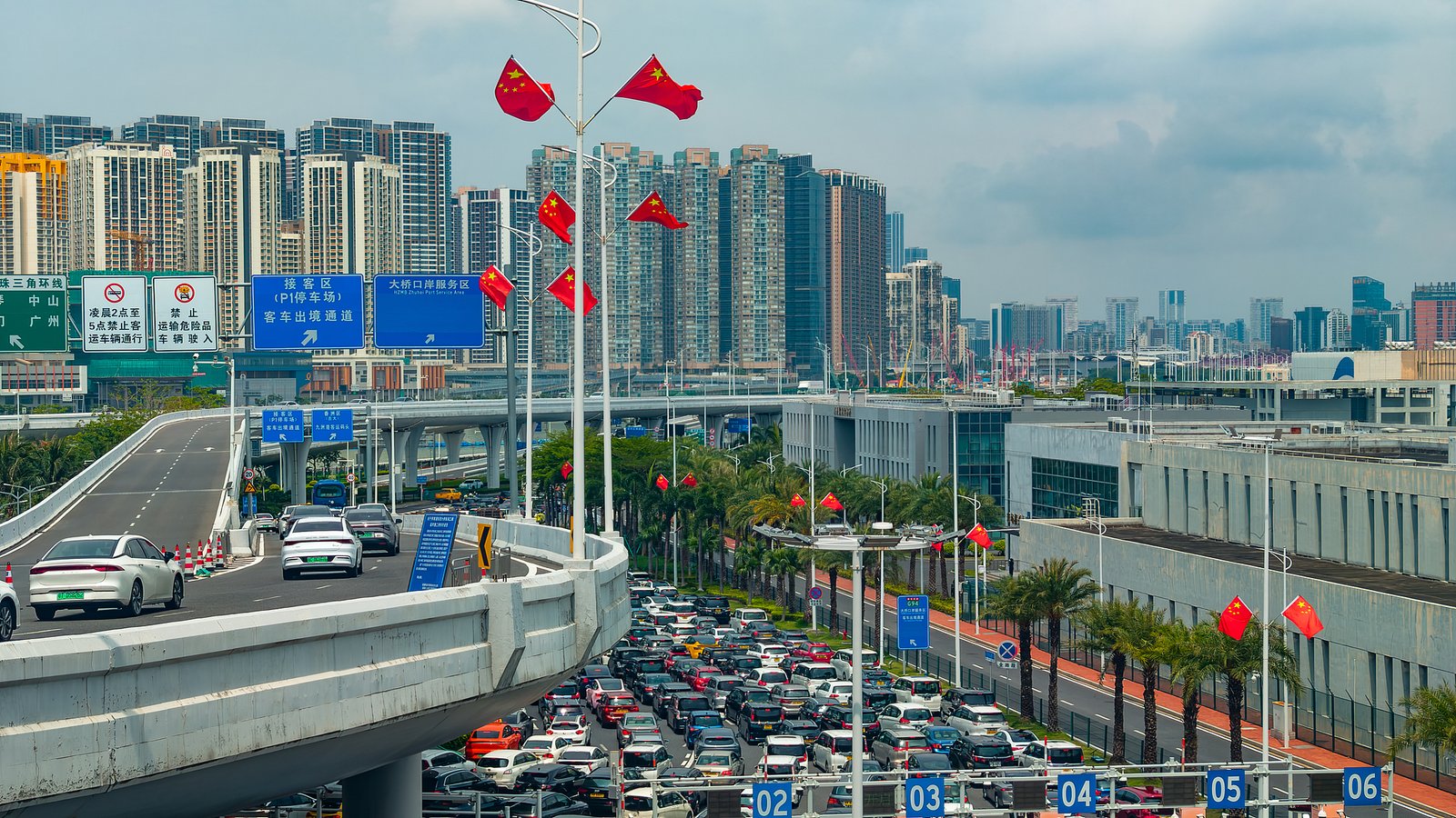 Peste 80.400 de mașini din Hong Kong și Macao au intrat în Guangdong