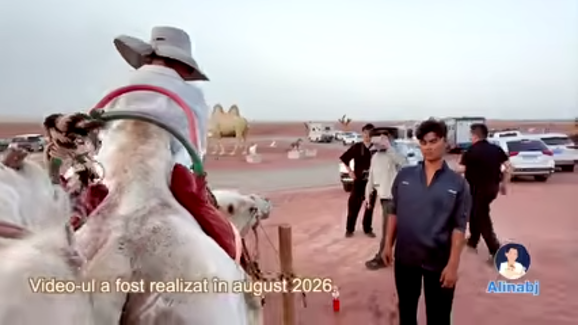 Aventură în Deșertul Roșu unic din Xinjiang
